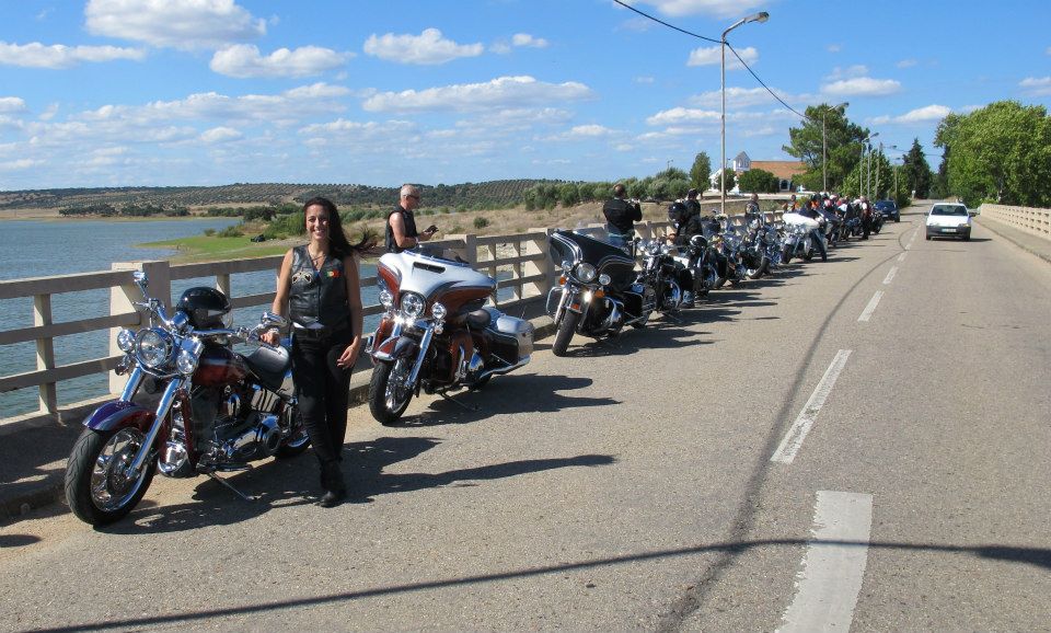 repos sur un pont face au lac