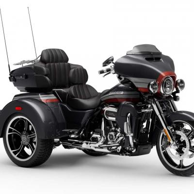 CVO Tri Glide 20_FLHTCUTGSE_AF