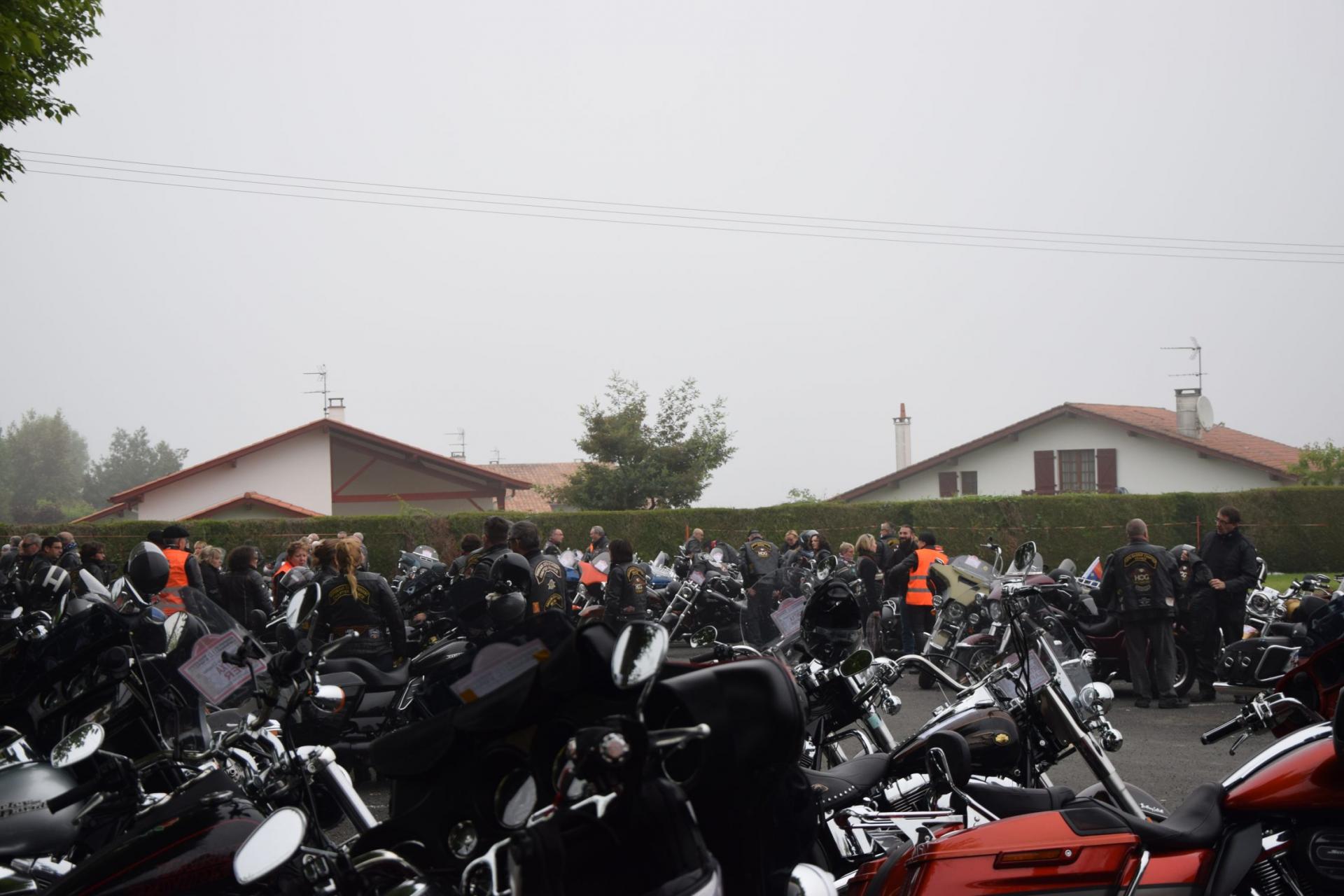 Le parking est plein, HARLEY