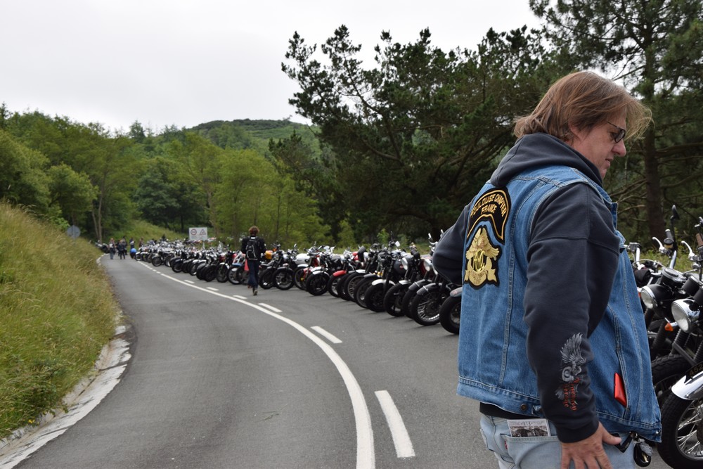 Parking de CAFE RACER avant le départ du RUN