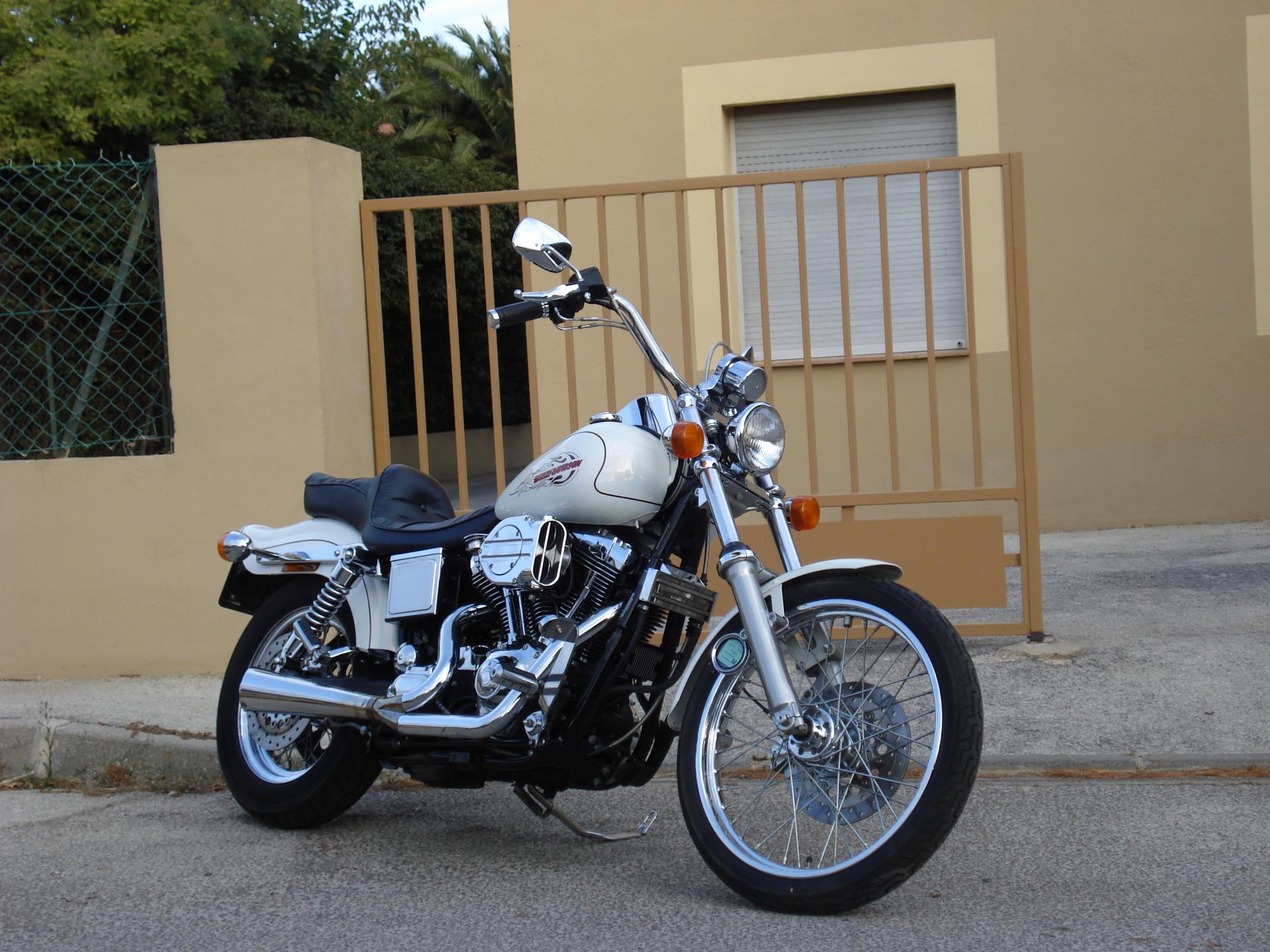 A vendre harley davidson 1450 dyna wide glide fxdwg