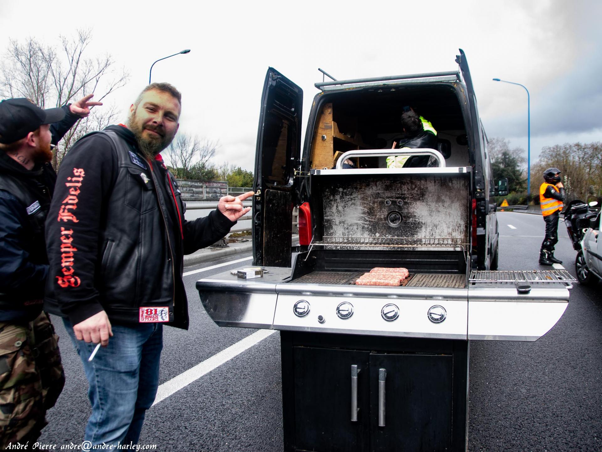 Barbecue géant sur la rocade de Toulouse