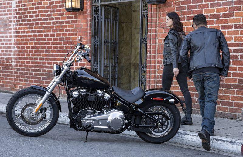 Nouveaute 2020 harley davidson softail standard plus rien a voir avec la precedente