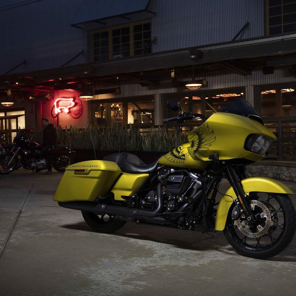 Une peinture speciale pour harley davidson road glide special